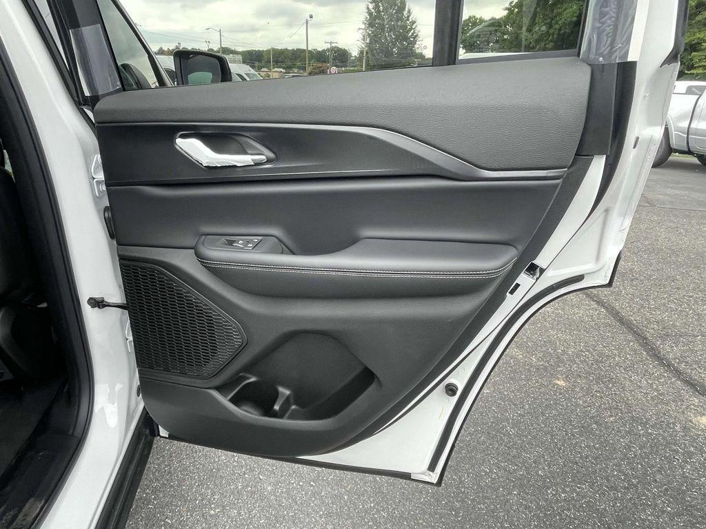 new 2025 Jeep Grand Cherokee car, priced at $32,030
