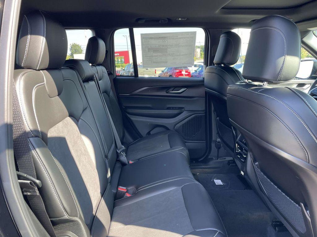 new 2025 Jeep Grand Cherokee car, priced at $41,125