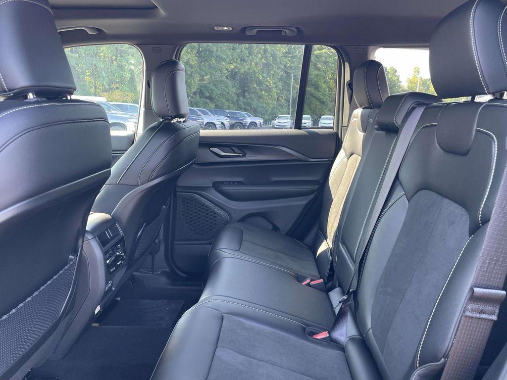 new 2025 Jeep Grand Cherokee car, priced at $41,125