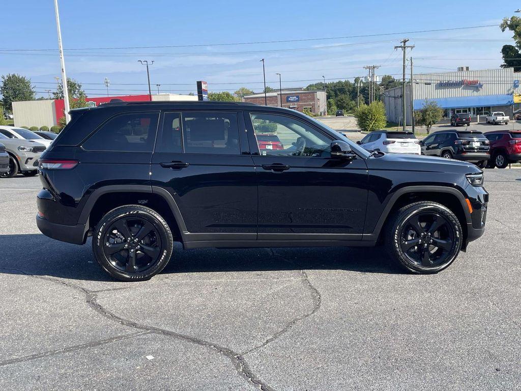 new 2025 Jeep Grand Cherokee car, priced at $41,125