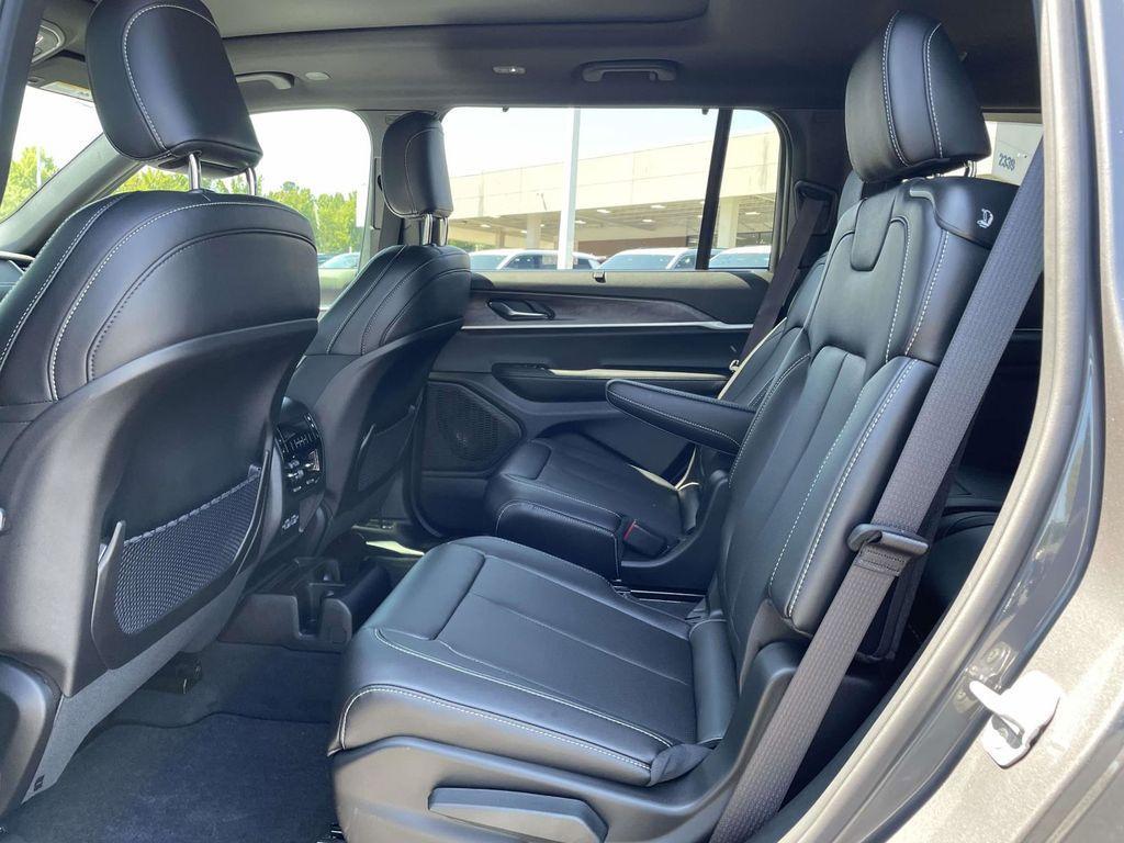 new 2025 Jeep Grand Cherokee L car