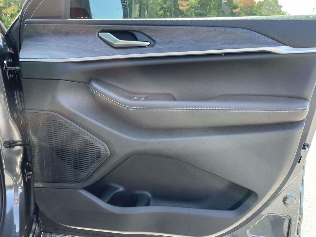 new 2025 Jeep Grand Cherokee L car