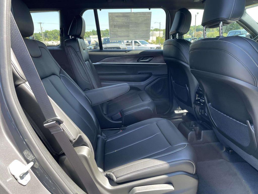 new 2025 Jeep Grand Cherokee L car