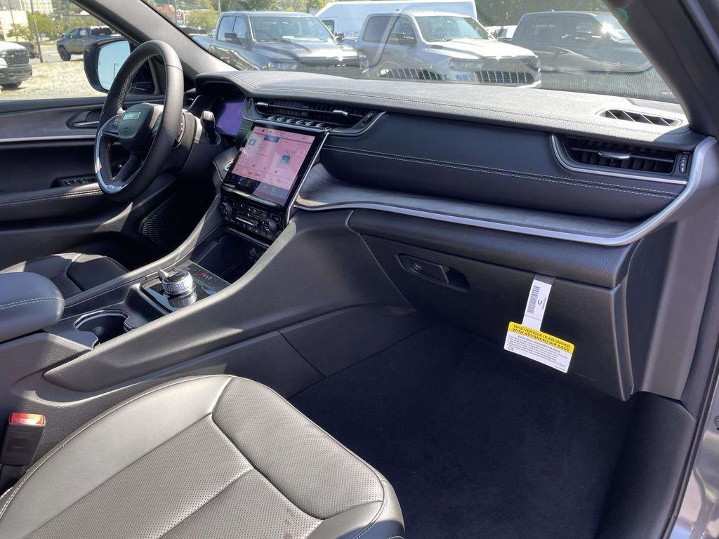 new 2025 Jeep Grand Cherokee L car