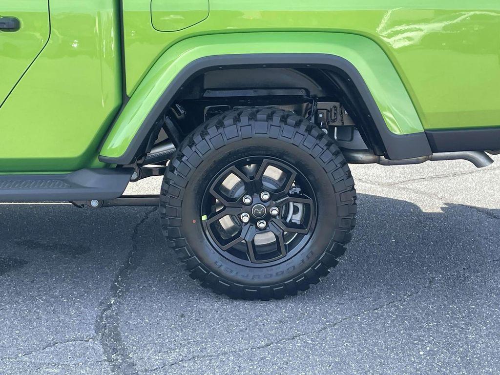 new 2025 Jeep Gladiator car, priced at $41,605