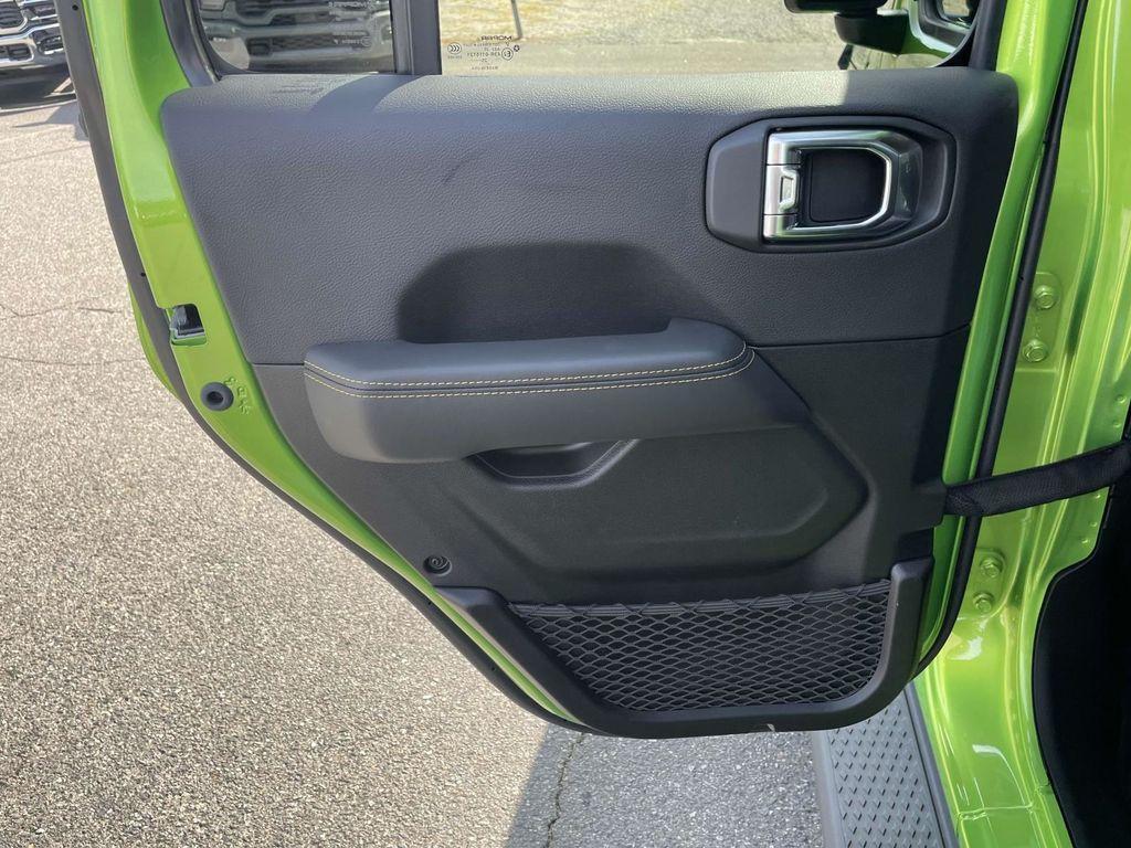 new 2025 Jeep Gladiator car, priced at $41,605