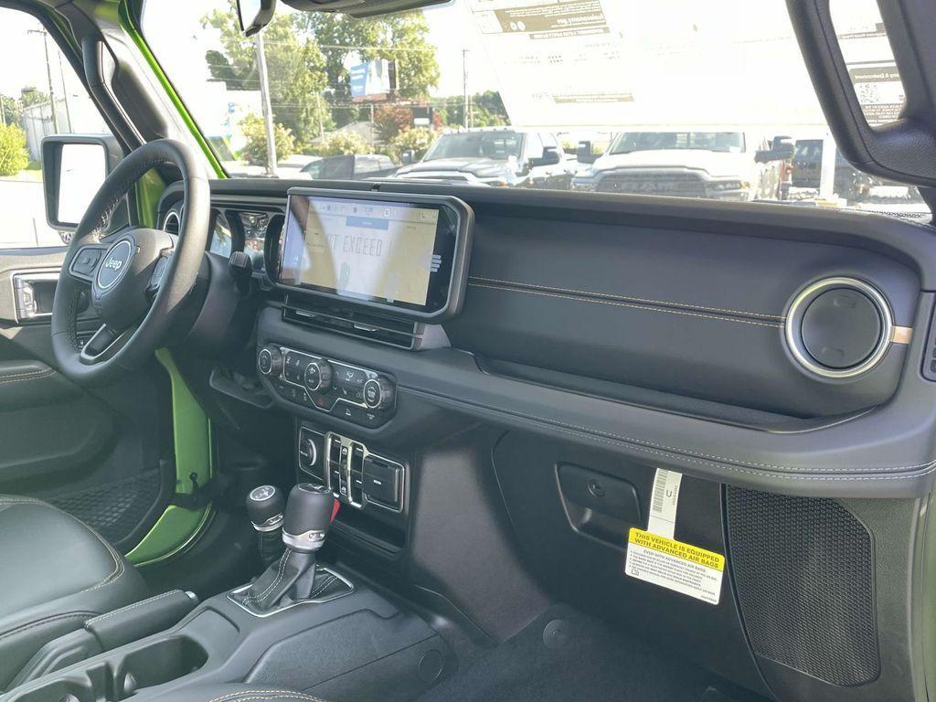 new 2025 Jeep Gladiator car, priced at $41,605