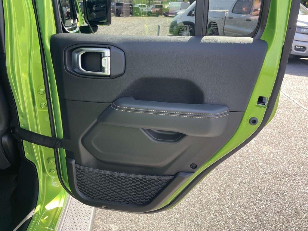 new 2025 Jeep Gladiator car, priced at $41,605