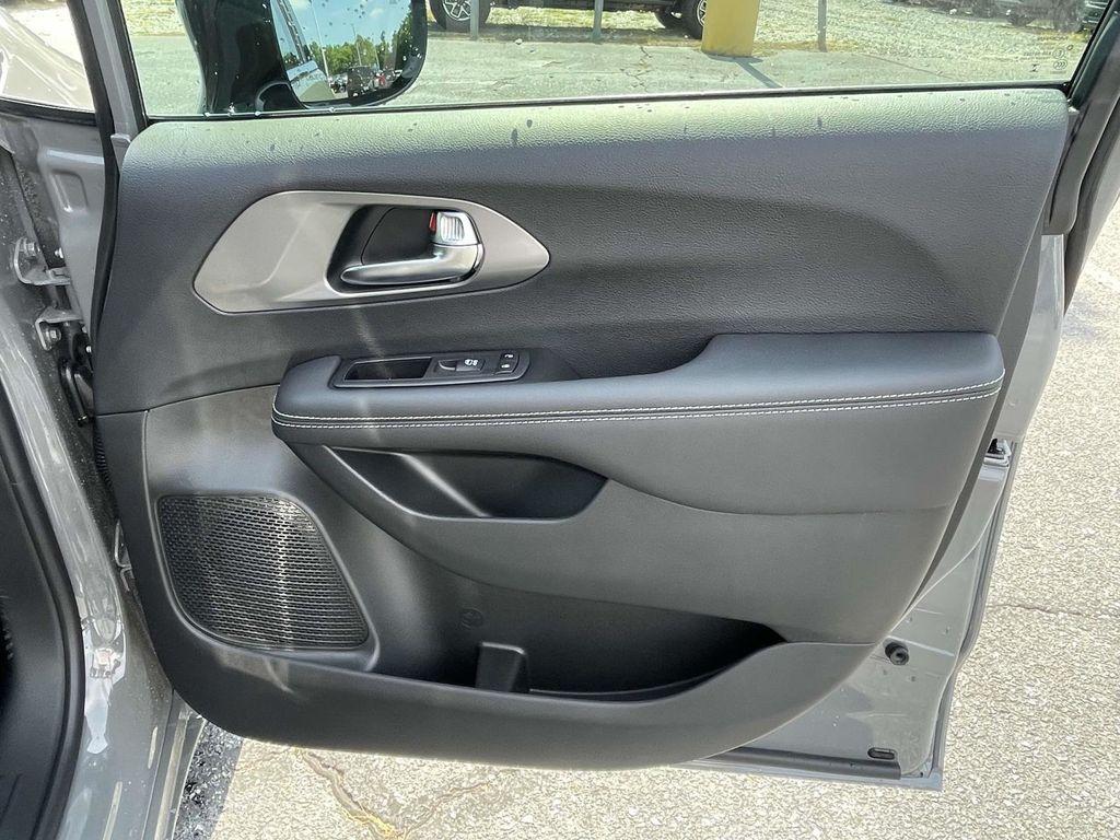 new 2025 Chrysler Pacifica car, priced at $42,247