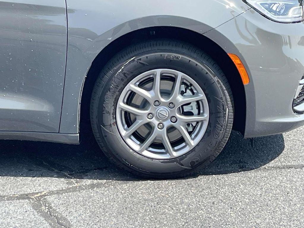 new 2025 Chrysler Pacifica car, priced at $42,247