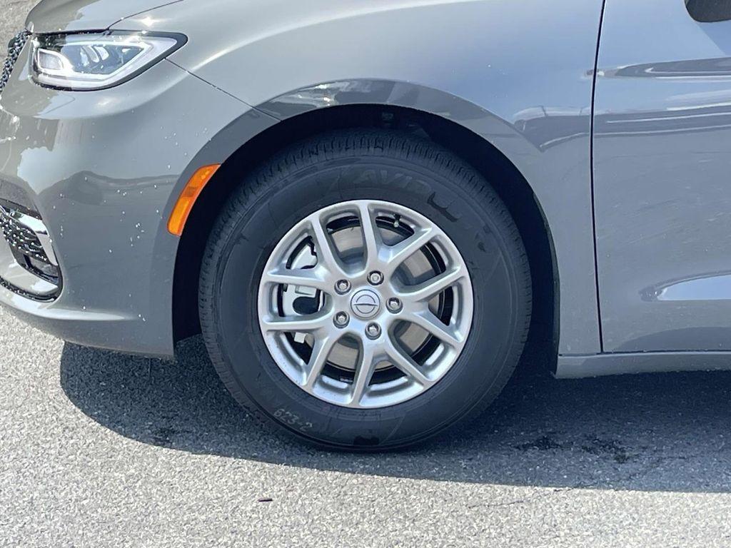 new 2025 Chrysler Pacifica car, priced at $42,247