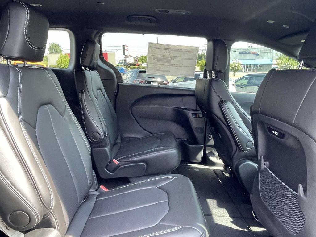 new 2025 Chrysler Pacifica car, priced at $42,247