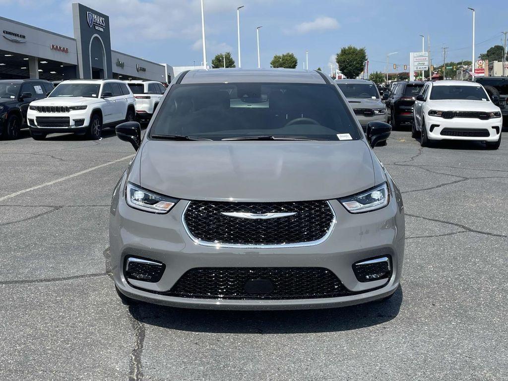 new 2025 Chrysler Pacifica car, priced at $42,247