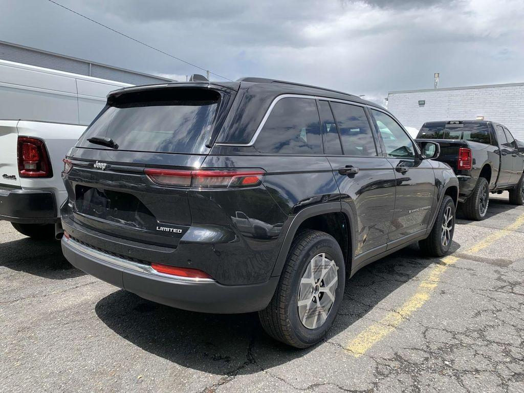 new 2025 Jeep Grand Cherokee car, priced at $41,245