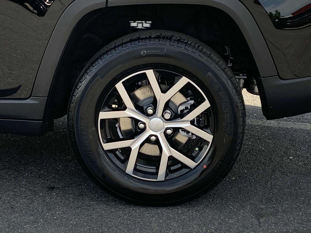 new 2025 Jeep Grand Cherokee car, priced at $39,381