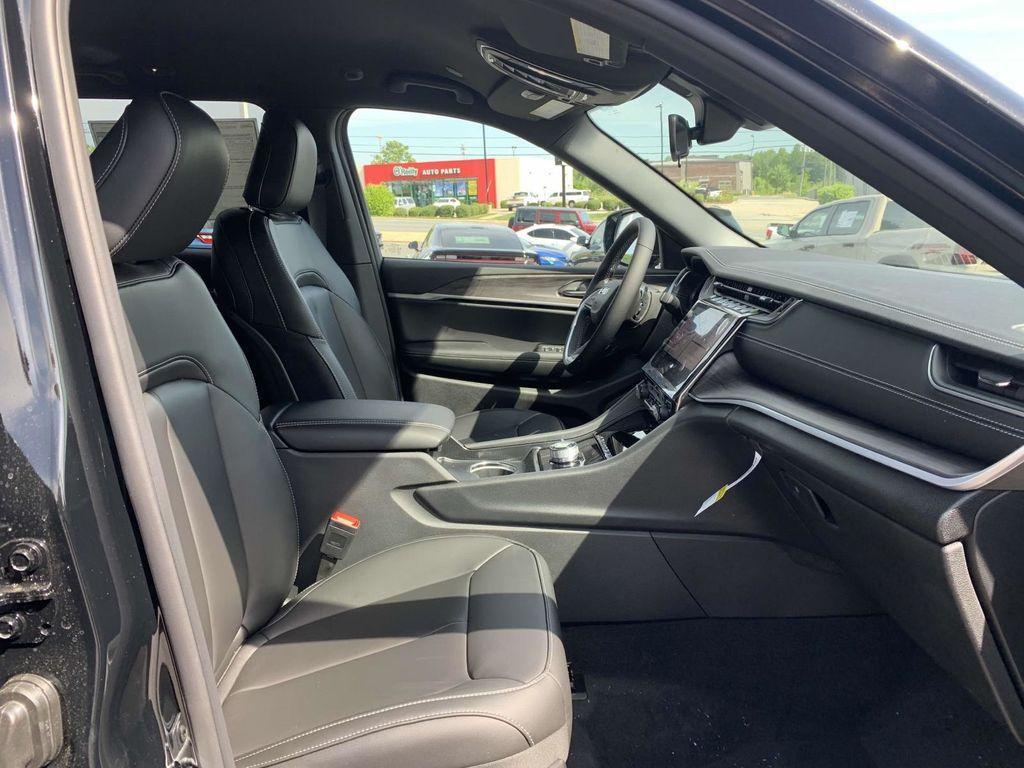 new 2025 Jeep Grand Cherokee car, priced at $39,381