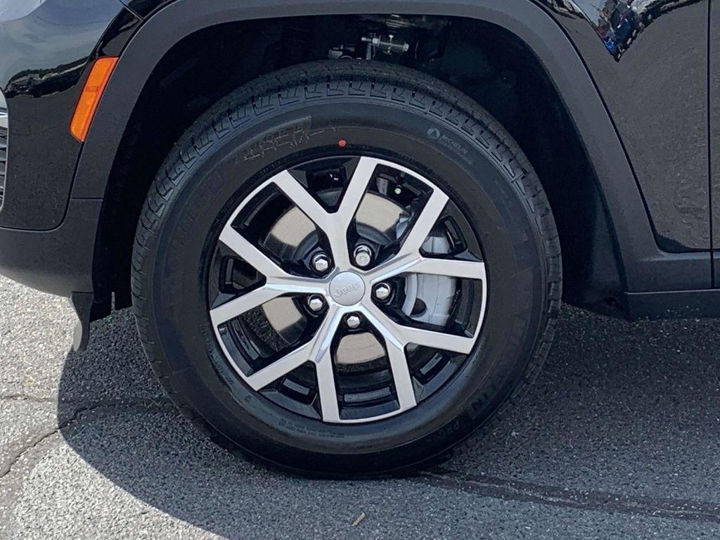 new 2025 Jeep Grand Cherokee car, priced at $39,381