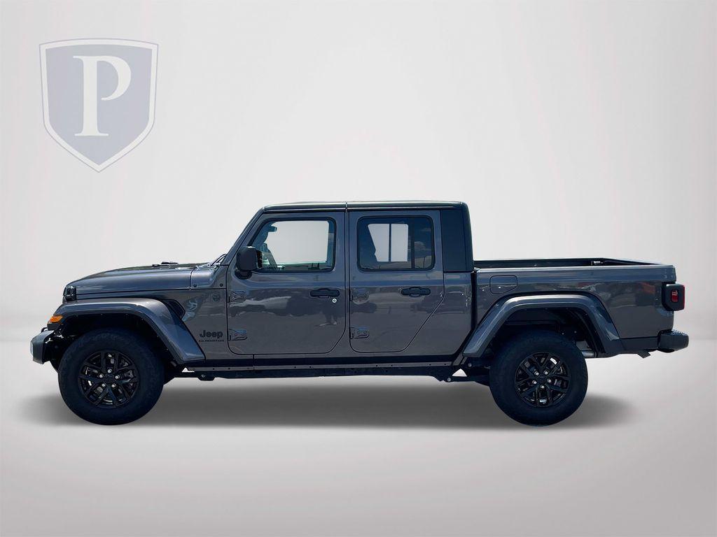 used 2022 Jeep Gladiator car, priced at $33,164