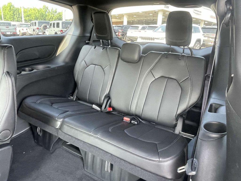 new 2025 Chrysler Pacifica car, priced at $41,752