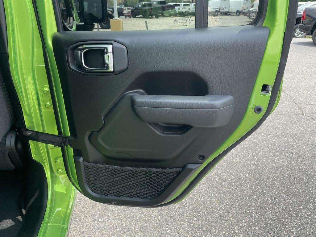 new 2025 Jeep Wrangler car, priced at $46,186