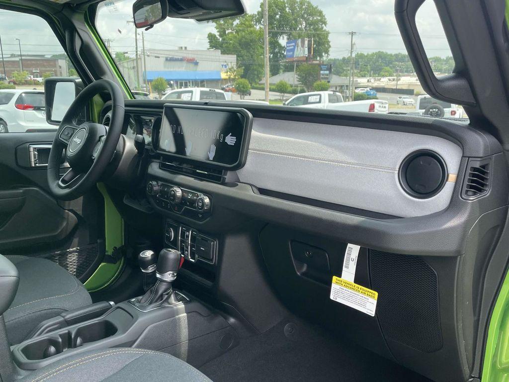new 2025 Jeep Wrangler car, priced at $46,186