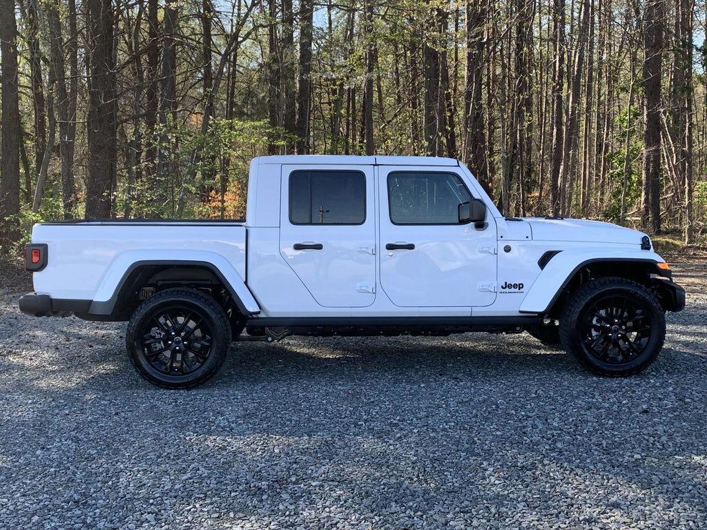new 2025 Jeep Gladiator car, priced at $39,385