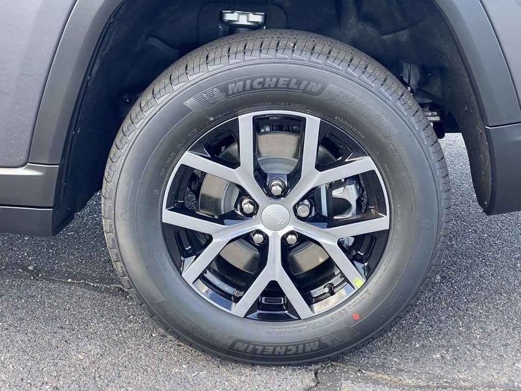 new 2025 Jeep Grand Cherokee L car, priced at $39,495