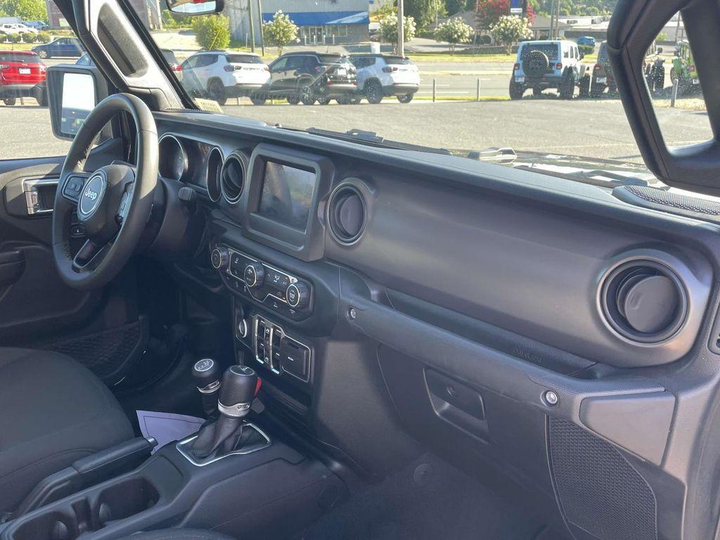 used 2023 Jeep Gladiator car, priced at $31,000