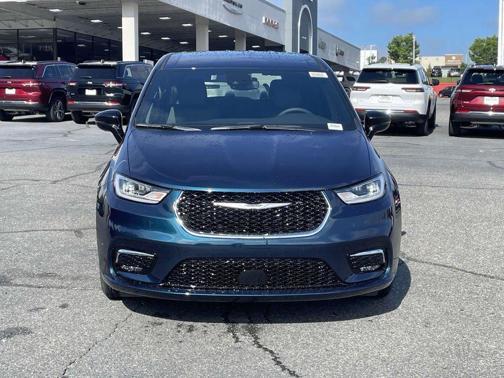 new 2025 Chrysler Pacifica car, priced at $42,247