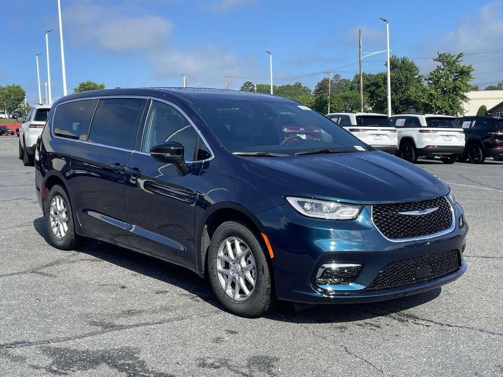 new 2025 Chrysler Pacifica car, priced at $42,247