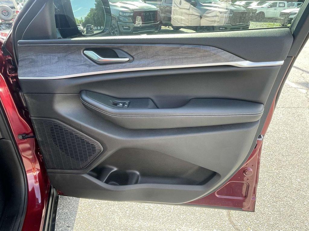 new 2025 Jeep Grand Cherokee L car, priced at $46,495