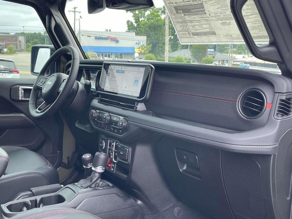 new 2025 Jeep Wrangler car