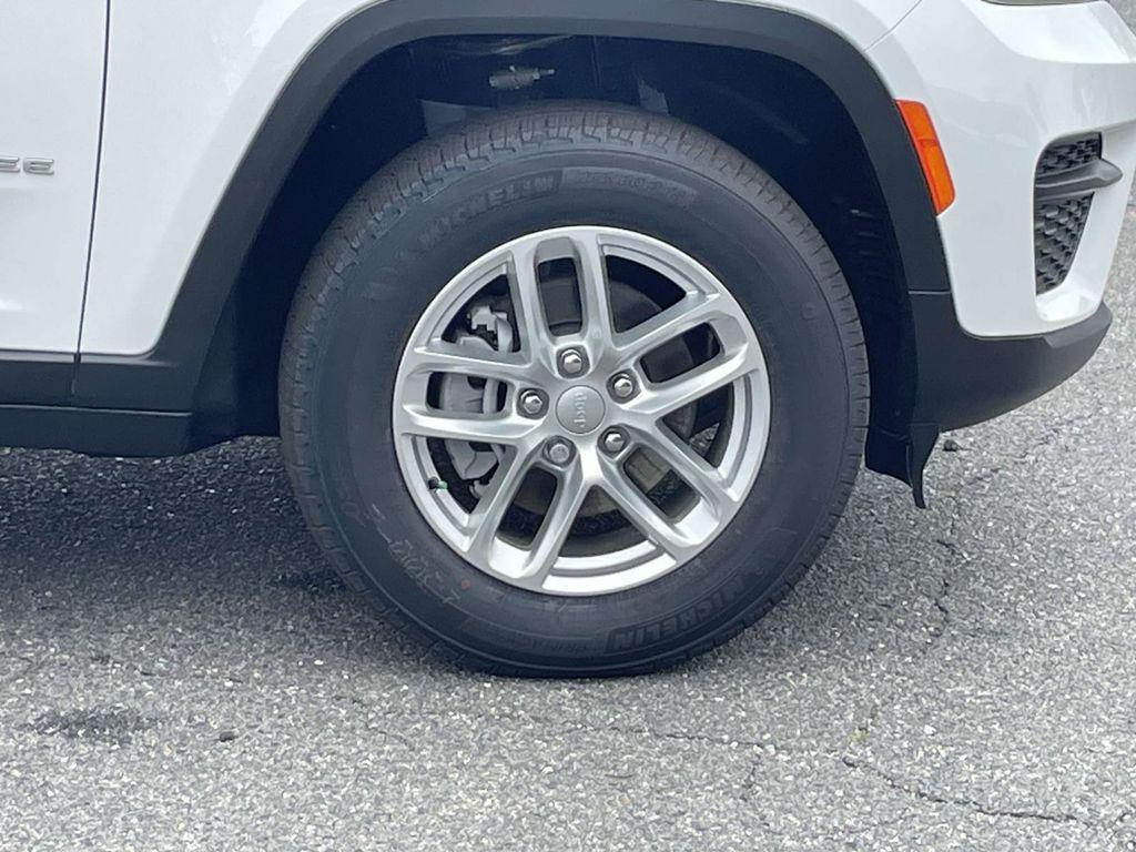 new 2025 Jeep Grand Cherokee car, priced at $33,995