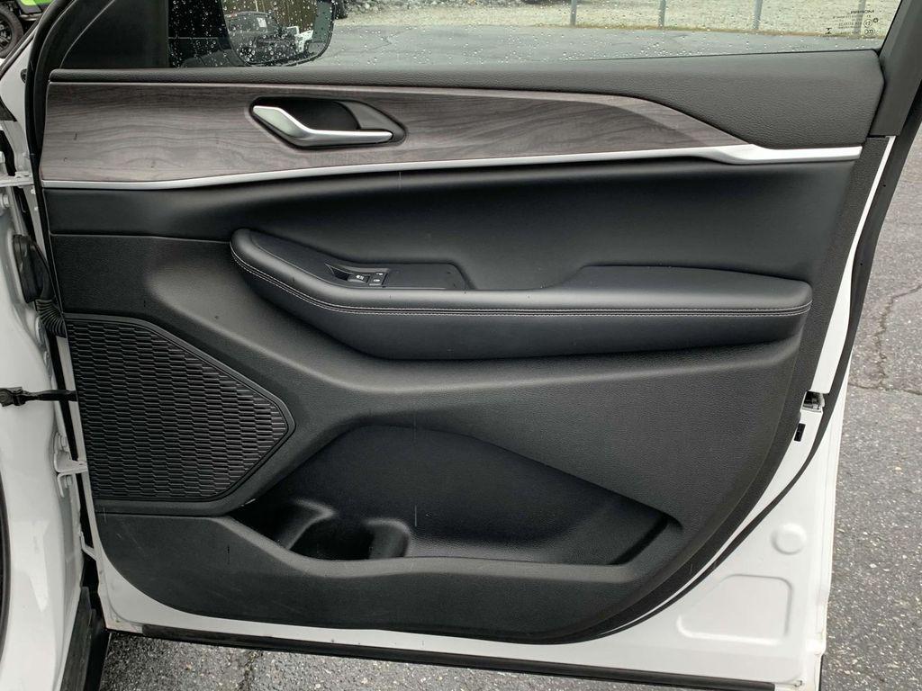 used 2023 Jeep Grand Cherokee car, priced at $28,499