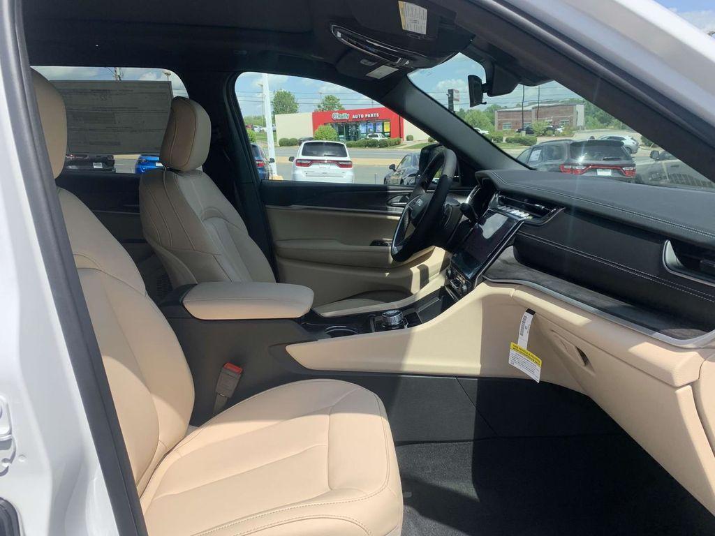 new 2025 Jeep Grand Cherokee car, priced at $42,665