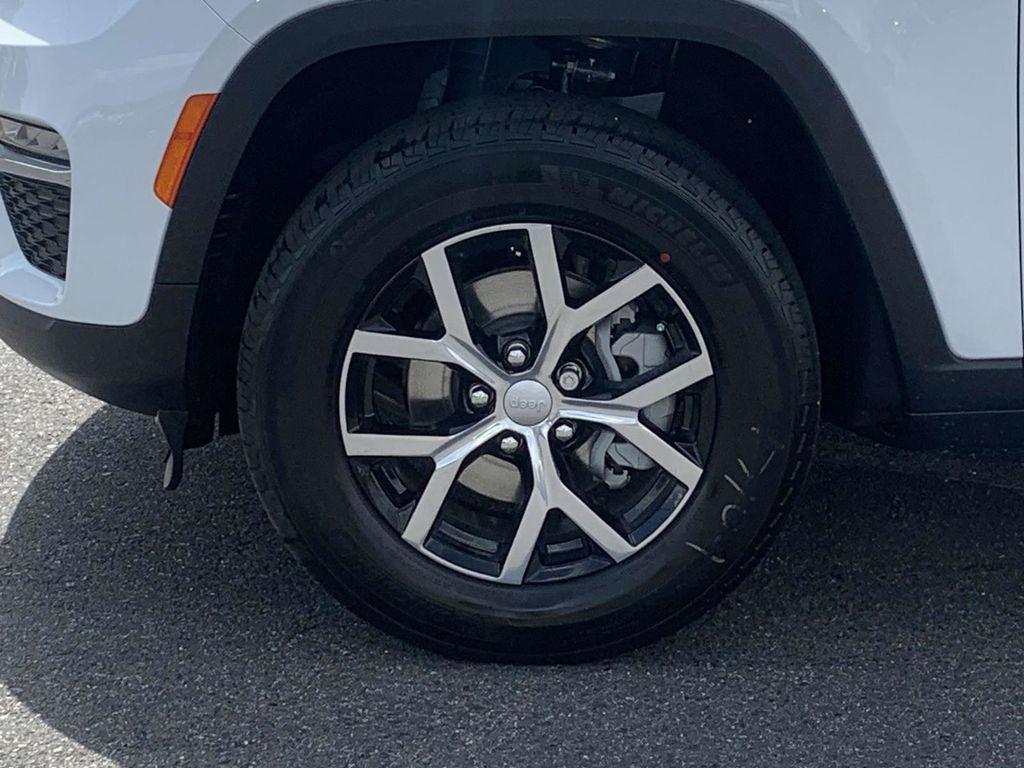 new 2025 Jeep Grand Cherokee car, priced at $42,665