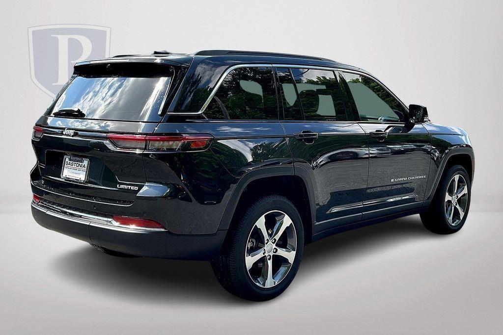 new 2024 Jeep Grand Cherokee car, priced at $45,205