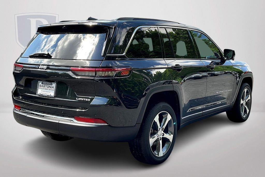 new 2024 Jeep Grand Cherokee car, priced at $45,205