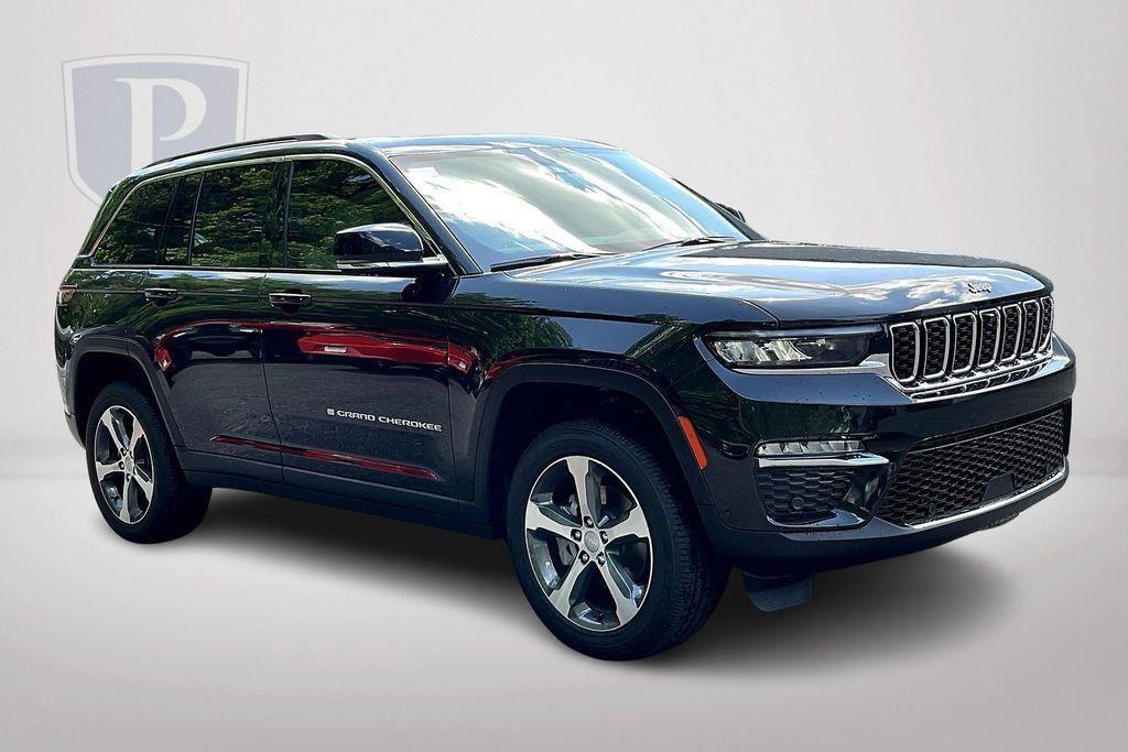 new 2024 Jeep Grand Cherokee car, priced at $45,205