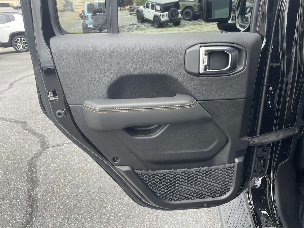 new 2025 Jeep Wrangler car, priced at $51,727