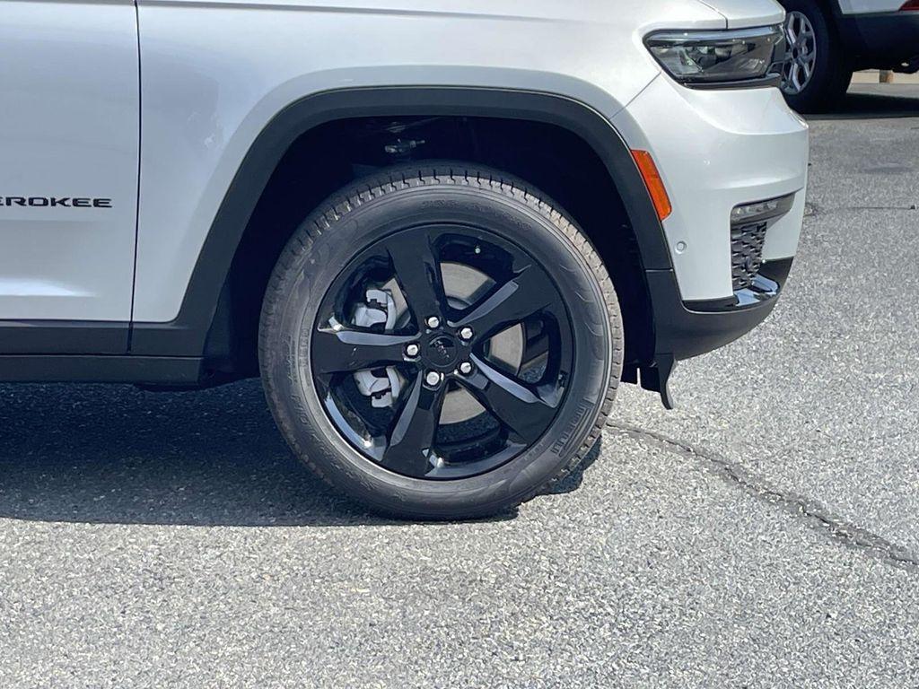 new 2025 Jeep Grand Cherokee L car, priced at $47,495