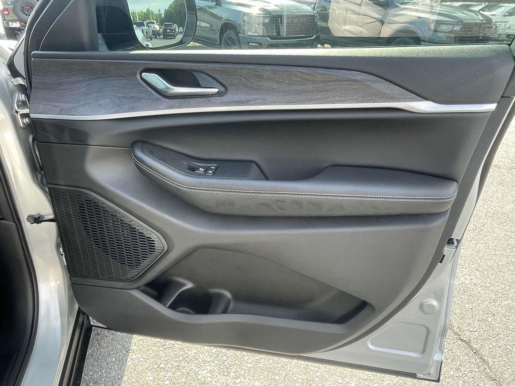 new 2025 Jeep Grand Cherokee L car, priced at $47,495