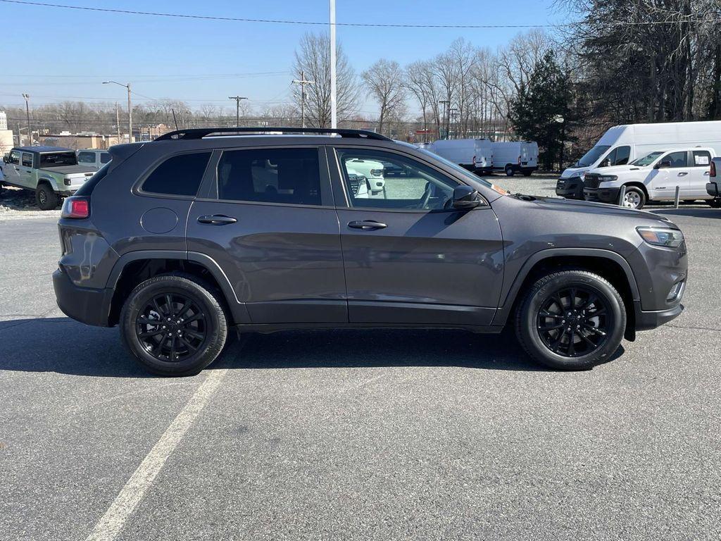 used 2023 Jeep Cherokee car, priced at $22,525