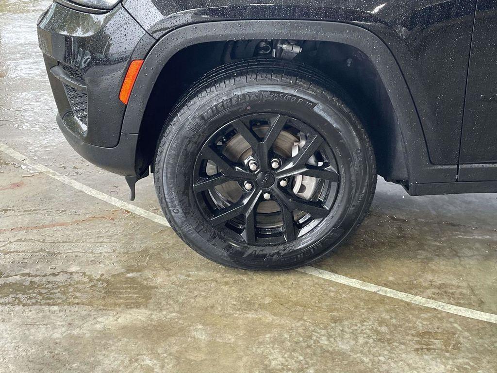 used 2024 Jeep Grand Cherokee car, priced at $29,250