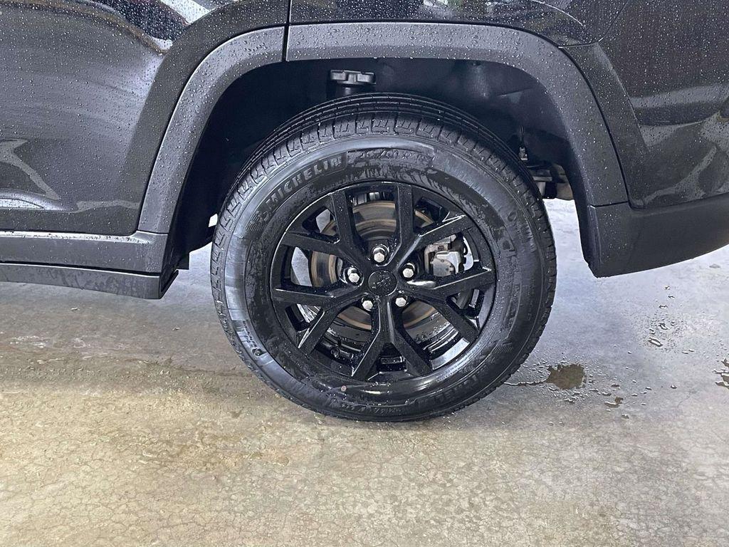 used 2024 Jeep Grand Cherokee car, priced at $30,250