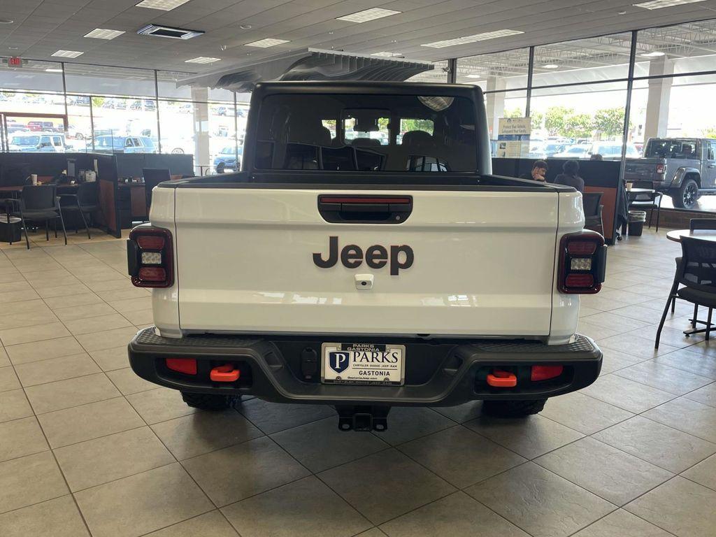 new 2025 Jeep Gladiator car, priced at $42,995