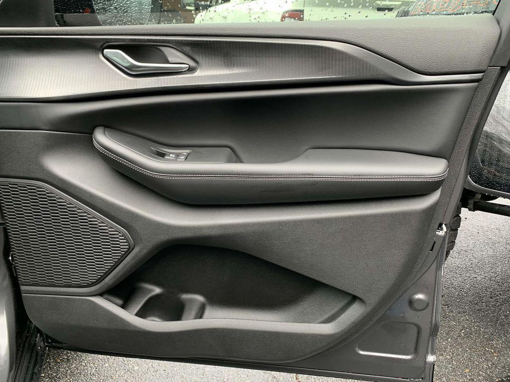 used 2025 Jeep Grand Cherokee car, priced at $41,000