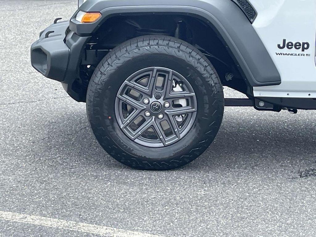 new 2025 Jeep Wrangler car, priced at $45,591