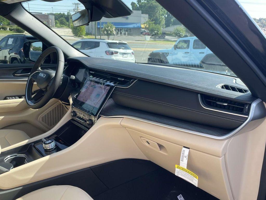 new 2025 Jeep Grand Cherokee L car, priced at $38,995