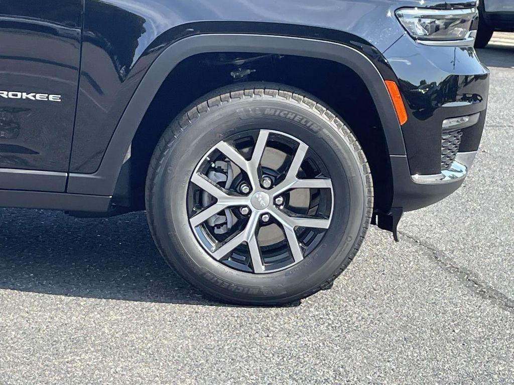 new 2025 Jeep Grand Cherokee L car, priced at $38,995